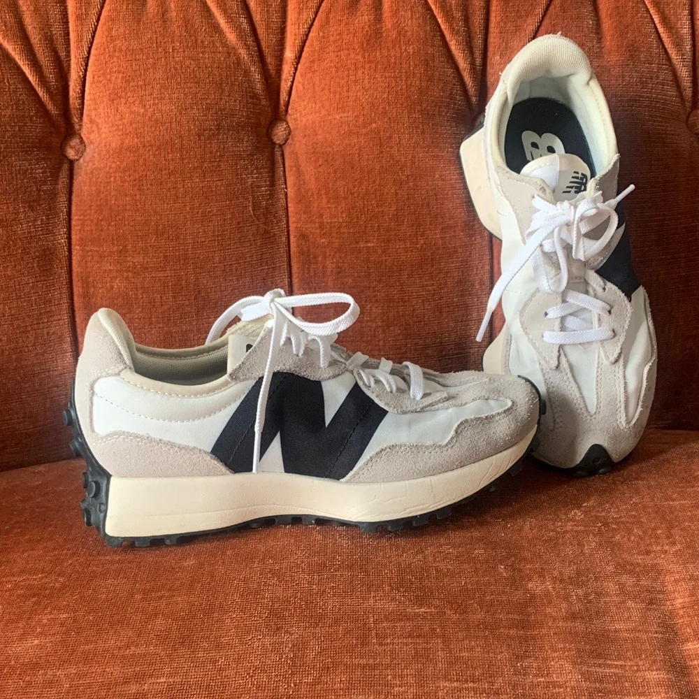 New Balance 327 women’s sneakers size 7 - Picture 1 of 10